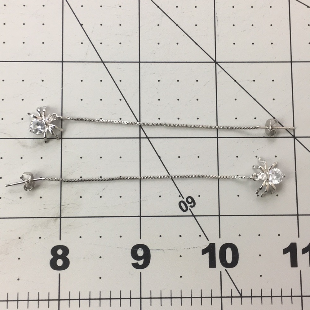 Silver long chain spider web dangle earrings - Picture 4 of 4